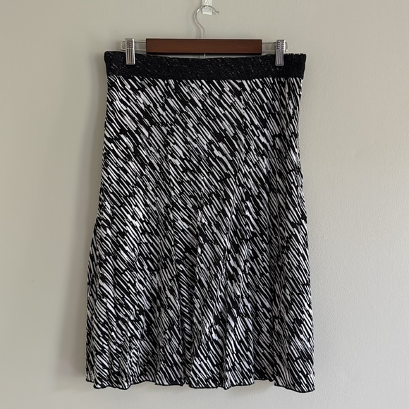 Printed black and white skirt - Picture 7 of 7